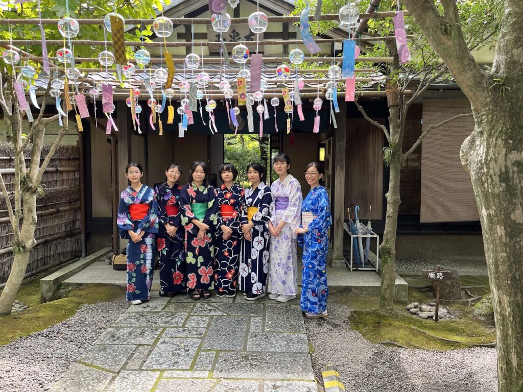 友泉亭風鈴通りのお客様