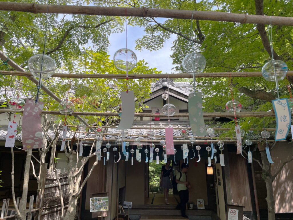 友泉亭公園風鈴通り